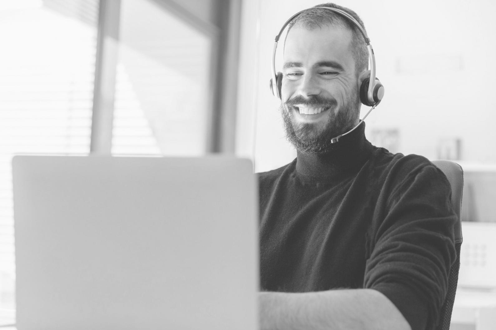 Equipa de apoio financeiro orvanylio pronta para ajudar